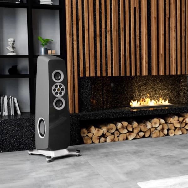 ELAC M807 - view 1
